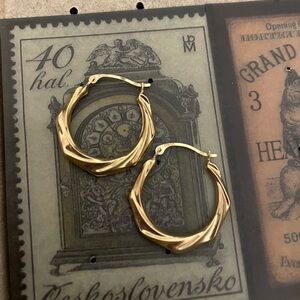 Vintage designer 10kt solid gold geometric twisted hoop earrings michael Anthony
